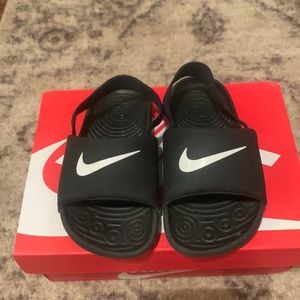 Nike slides with support strap attached for toddlers. Size 9C